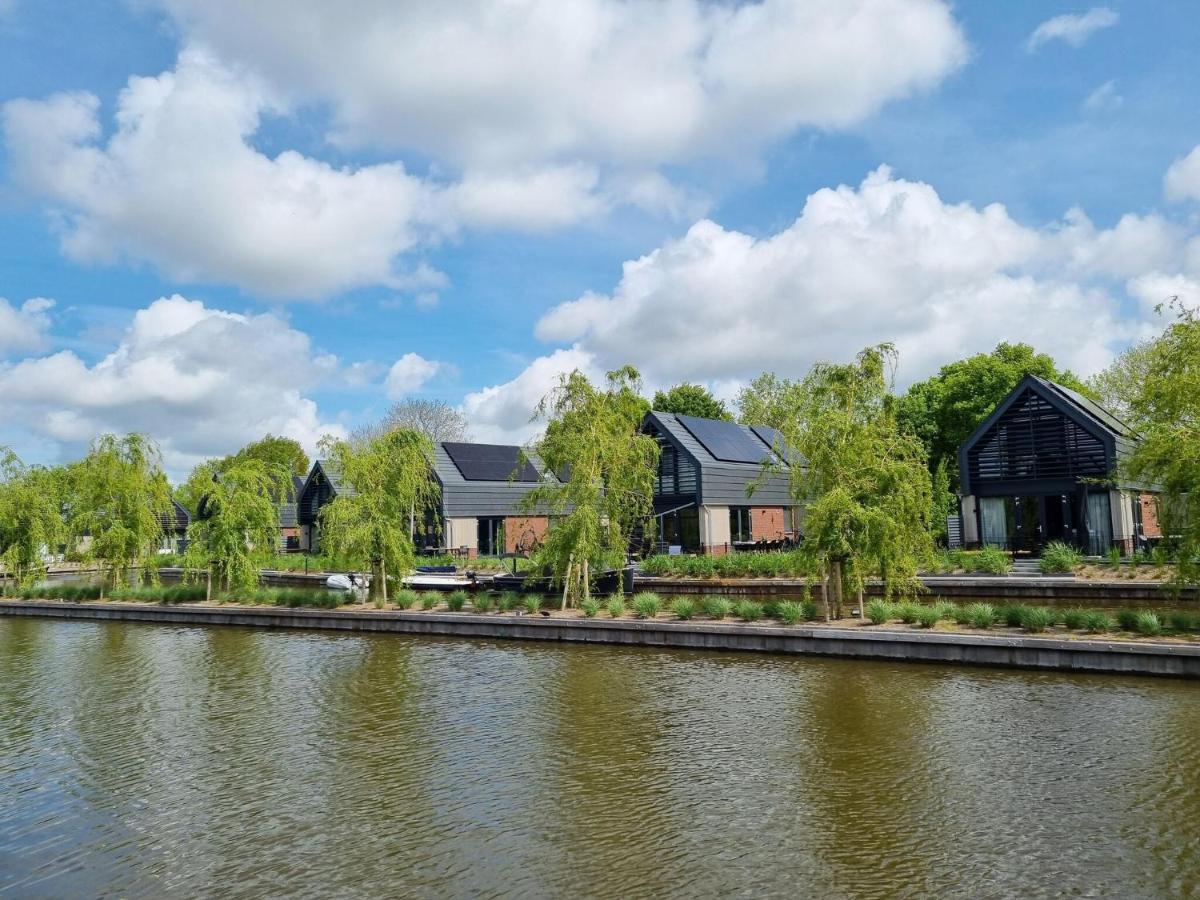 Luxurious Detached Water Villa With Jetty Balk Kültér fotó